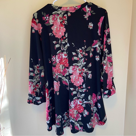 AVENUE Babydoll Blouse Black and Pink Floral size 22/ 24 - Picture 4 of 5